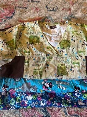 Kermit Print Medical Scrub Top - Green & Brown
